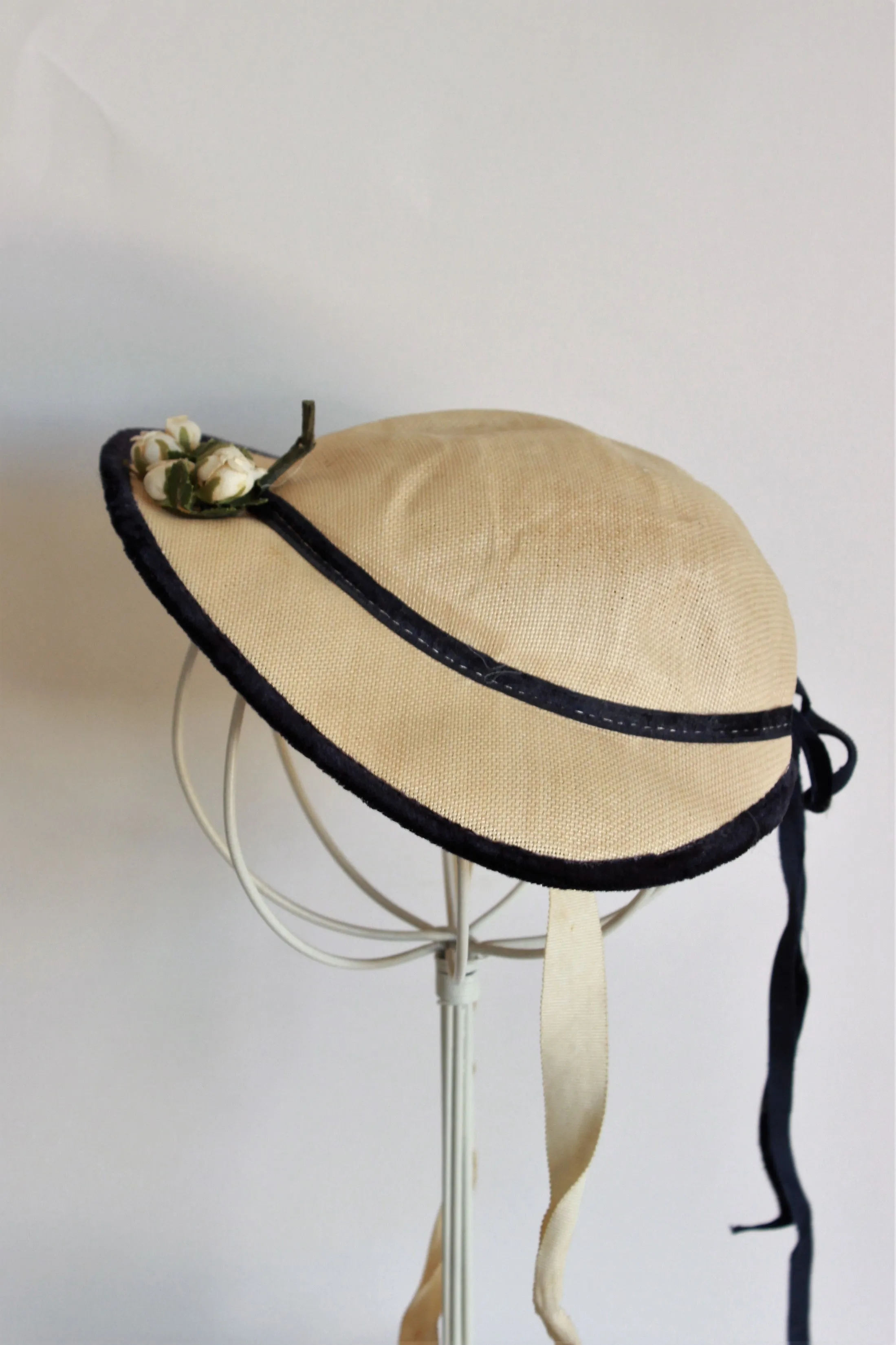 Vintage 1950s Straw Hat with Velvet Ribbon Trim and Flowers