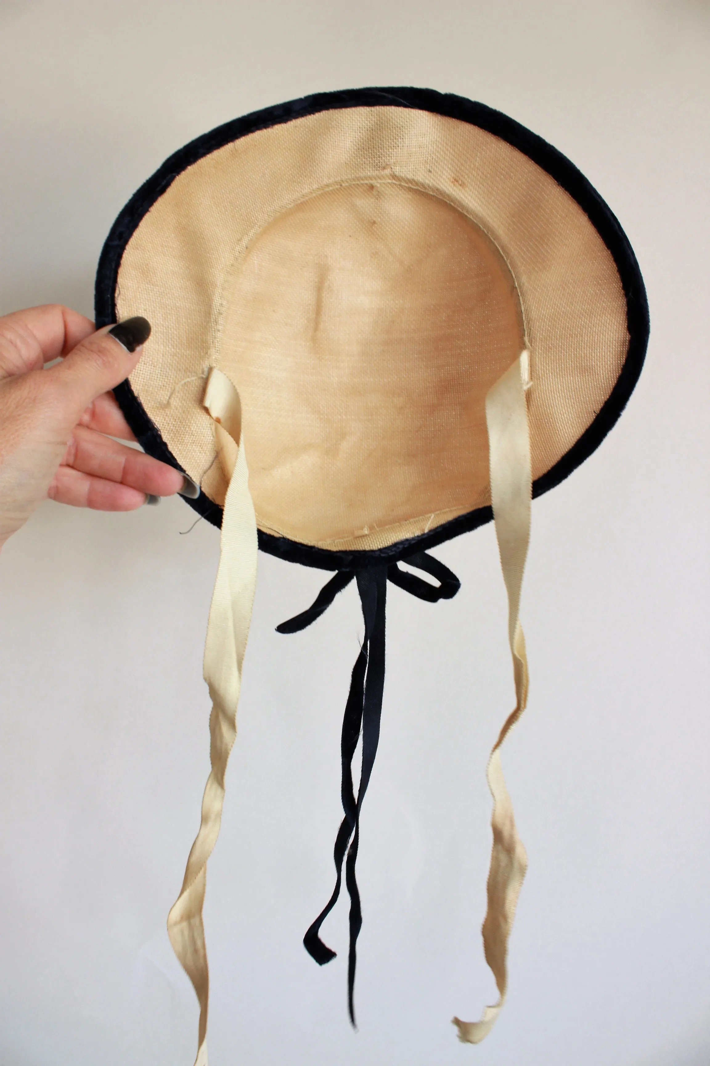 Vintage 1950s Straw Hat with Velvet Ribbon Trim and Flowers